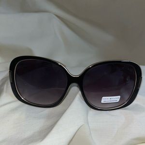 Tommy Hilfiger Sunglasses 😎